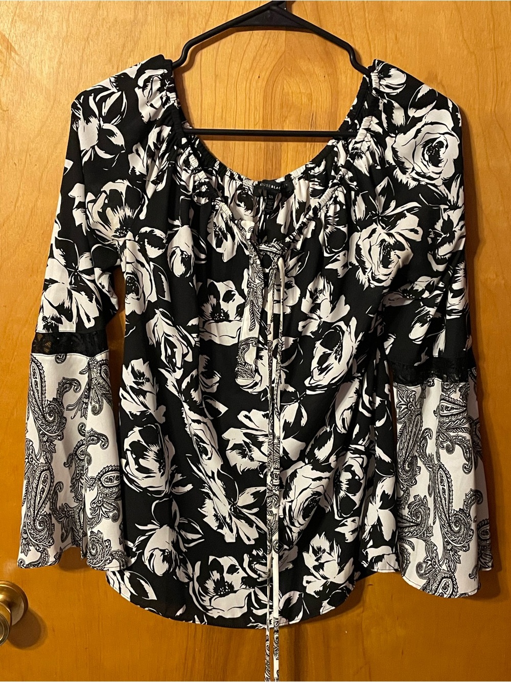 White House Black Market Black & White Floral Bell-Sleeve Blouse